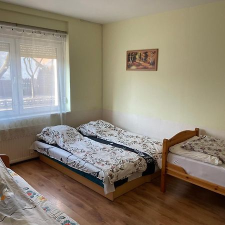 Red Locomotive Apartment Budapest Ngoại thất bức ảnh
