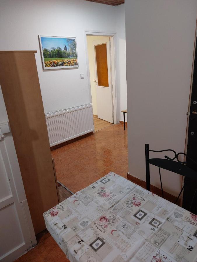 Red Locomotive Apartment Budapest Ngoại thất bức ảnh