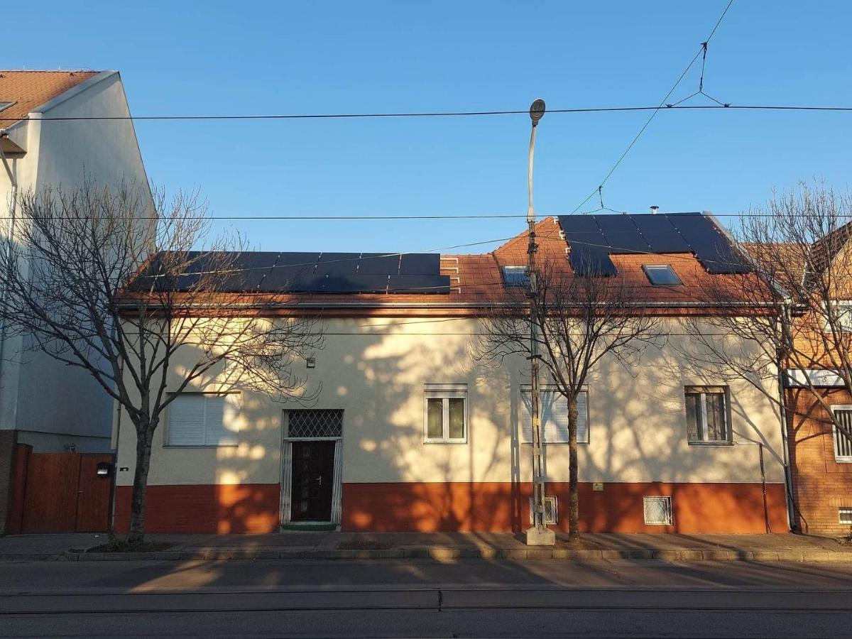 Red Locomotive Apartment Budapest Ngoại thất bức ảnh