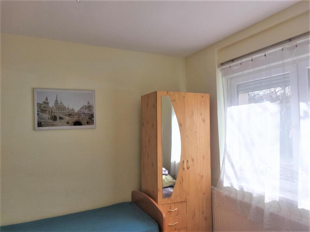 Red Locomotive Apartment Budapest Ngoại thất bức ảnh