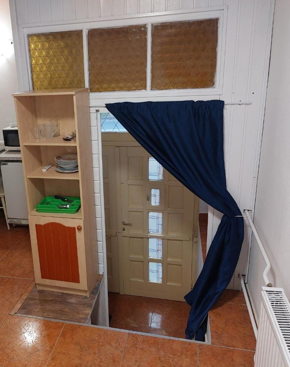 Red Locomotive Apartment Budapest Ngoại thất bức ảnh